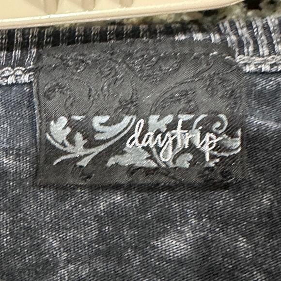 Daytrip Long Sleeve Tee Size L Gray Eagle Rhinestone 100% Cotton VNeck Grunge - Picture 8 of 9